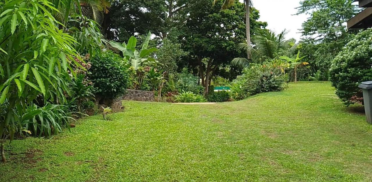 Fare Mihimana Hotel Vai'are Exterior photo